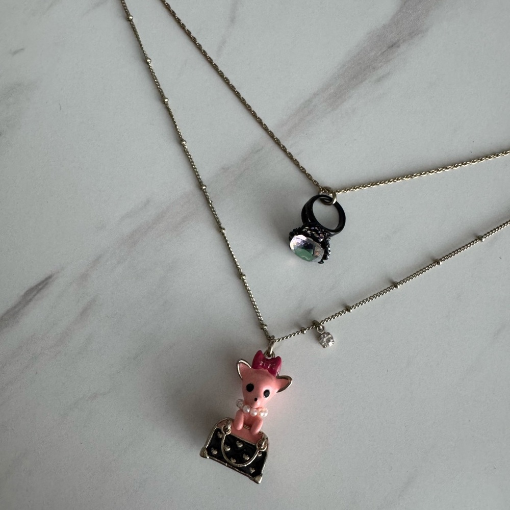 SOLD • Pink Betsey Johnson Chihuahua Necklace Eloise at the Plaza Vibes 🎀